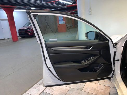 Used 2022 Honda Accord Sport image 14