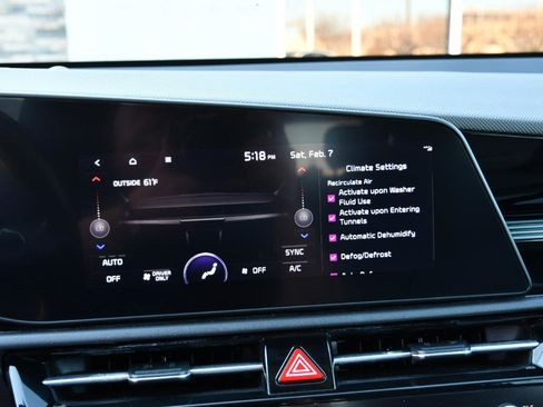 Used 2023 Kia Niro EX Touring image 17