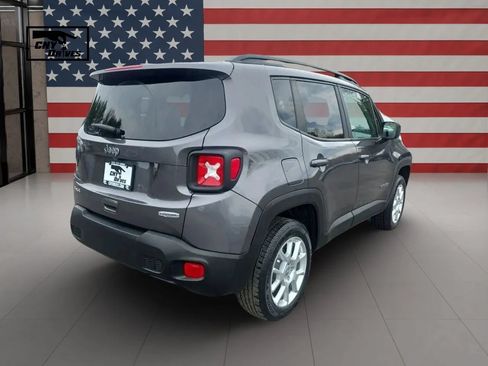 Used 2019 Jeep Renegade Latitude AWD/4WD image 5