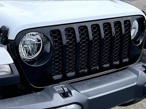 Used 2021 Jeep Gladiator Sport AWD/4WD image 34