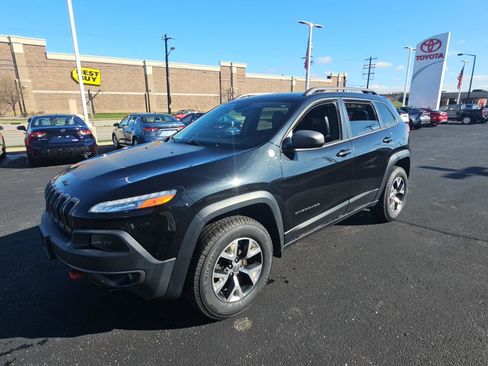 Used 2016 Jeep Cherokee Trailhawk AWD/4WD image 7