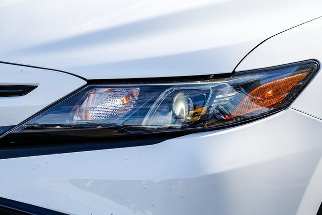 Used 2022 Toyota Camry SE FWD image 8