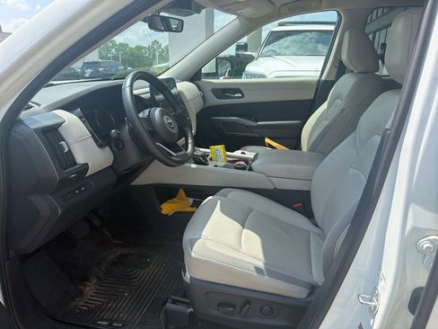 Used 2023 Nissan Pathfinder SL AWD/4WD image 7