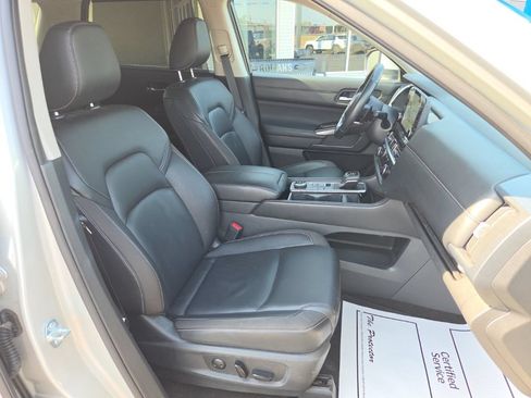 Used 2025 Nissan Pathfinder SL AWD/4WD image 6