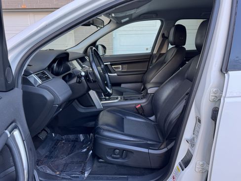 Used 2017 Land Rover Discovery Sport SE image 16