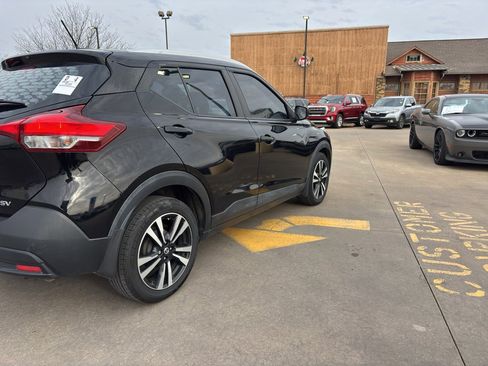 Used 2018 Nissan Kicks SV image 4
