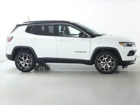 Used 2025 Jeep Compass Limited AWD/4WD image 11