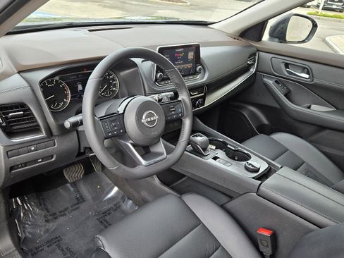 Used 2022 Nissan Rogue SV w/ SV Premium Package image 5