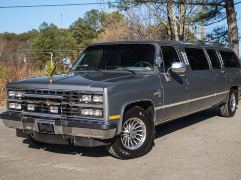 Used 1988 Chevrolet Suburban 2500 image 2