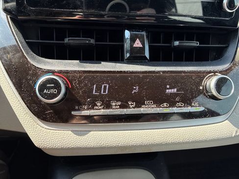 Used 2020 Toyota Corolla LE FWD image 27