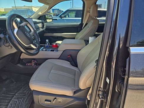 Used 2022 Ford Expedition Limited RWD image 11