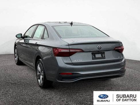 Used 2023 Volkswagen Jetta SE image 3