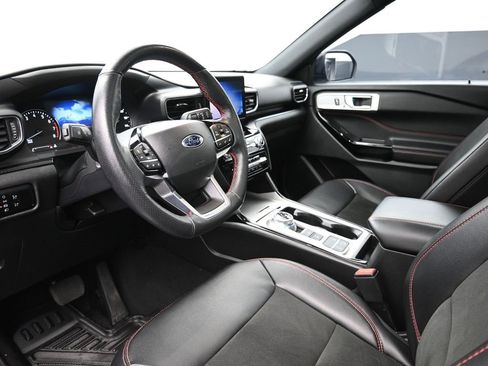 Certified 2023 Ford Explorer ST-Line w/ Class IV Trailer Tow Package image 18