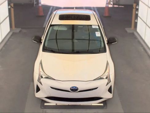 Used 2018 Toyota Prius Three w/ Advanced Technology Package FWD image 3