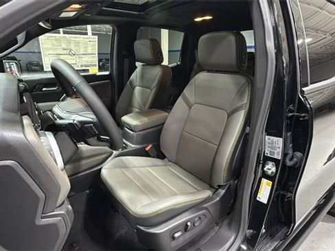 New 2026 Chevrolet Colorado ZR2 w/ Technology Package image 11