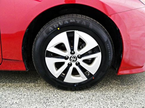 Used 2017 Toyota Prius Three w/ Carpet Mat Package FWD image 27