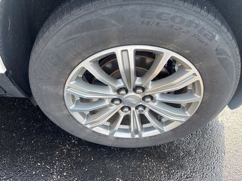 Used 2018 Cadillac XT5 Luxury w/ Driver Awareness Package image 15