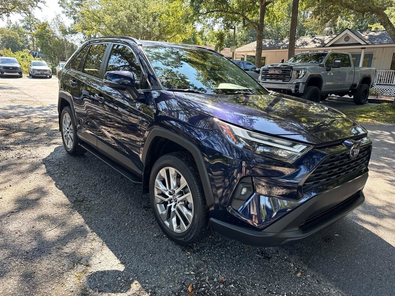 Used 2022 Toyota RAV4 XLE Premium FWD image 7