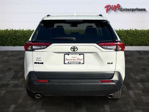 Used 2025 Toyota RAV4 XLE w/ Convenience Package image 9