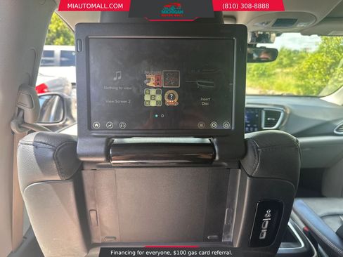 Used 2017 Chrysler Pacifica Touring-L Plus FWD image 22