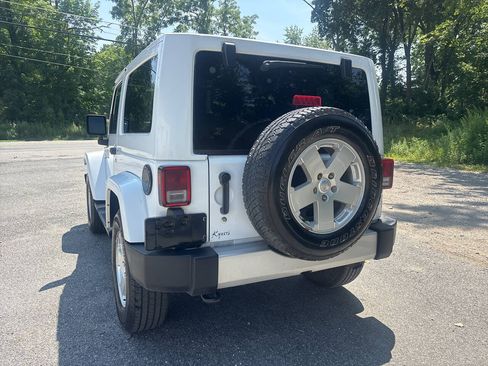 Used 2012 Jeep Wrangler Sahara w/ Connectivity Group AWD/4WD image 14