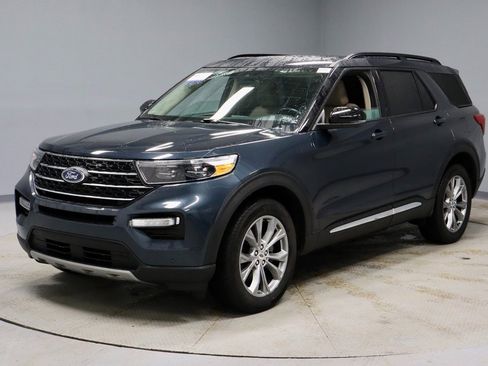 Certified 2022 Ford Explorer XLT w/ Equipment Group 202A image 9