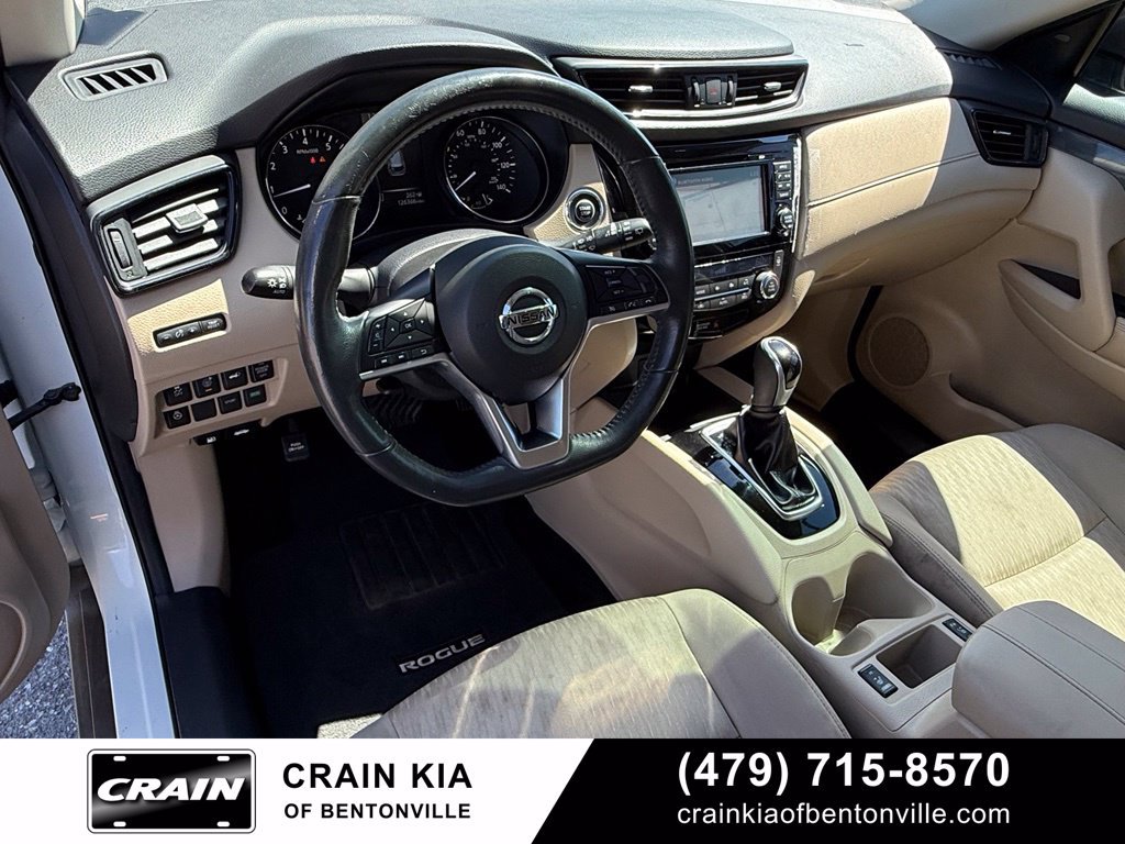 Used 2017 Nissan Rogue SV w/ SV Premium Package FWD image 9