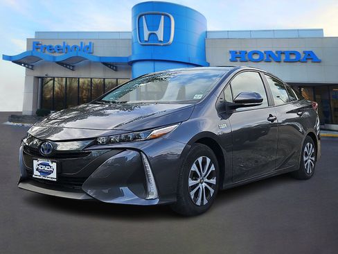 Used 2022 Toyota Prius Prime XLE image 3