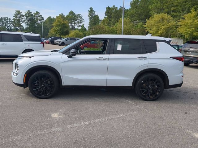 Used 2023 Mitsubishi Outlander SE Black Edition AWD/4WD image 6