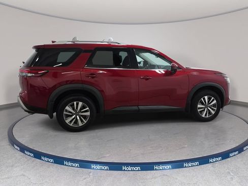 Used 2023 Nissan Pathfinder SL w/ Black Appearance Package AWD/4WD image 5