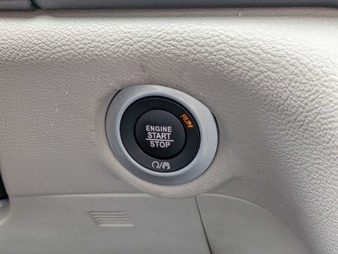 Used 2023 Chrysler Pacifica Touring-L FWD image 31