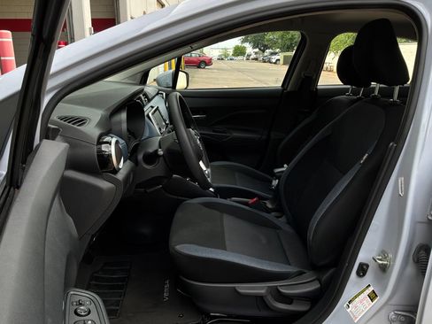 Used 2025 Nissan Versa SV FWD image 10