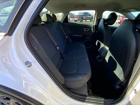 Used 2025 Kia K4 LXS image 20