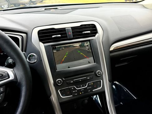 Used 2018 Ford Fusion SE w/ Equipment Group 602A FWD image 32