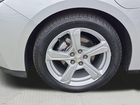 Certified 2018 Chevrolet Volt LT w/ Comfort Package FWD image 33