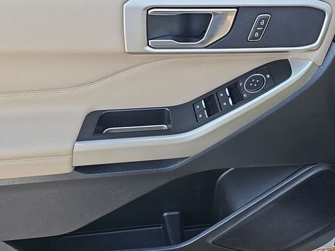 Used 2020 Ford Explorer XLT w/ Equipment Group 202A image 22