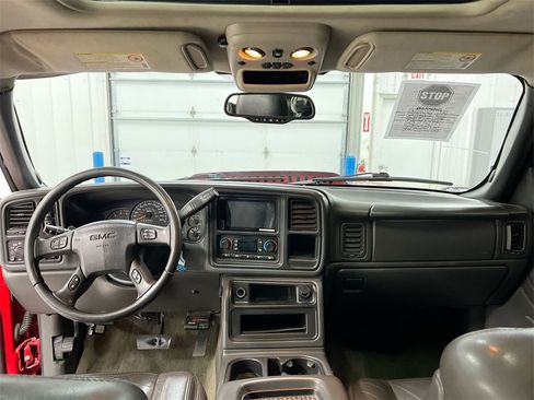 Used 2006 GMC Sierra 3500 SLT w/ Heavy-Duty Power Package image 9