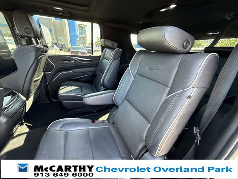 Used 2021 Cadillac Escalade ESV Premium Luxury w/ LPO, Illumination Package image 18