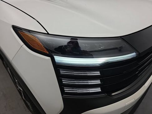 Used 2025 Nissan Kicks SV image 13