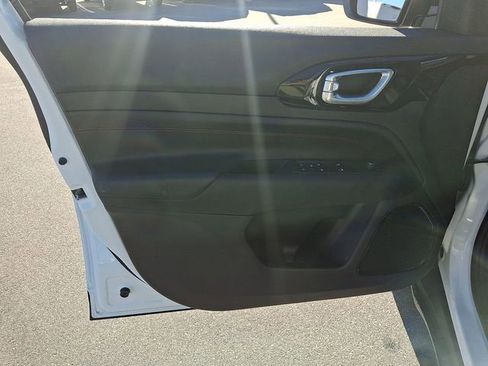 Used 2024 Jeep Compass Trailhawk w/ Trailhawk Convenience Group image 12