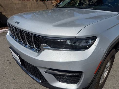 Used 2023 Jeep Grand Cherokee Laredo RWD image 38