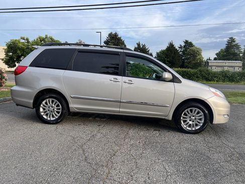 Used 2008 Toyota Sienna XLE Limited AWD/4WD image 4