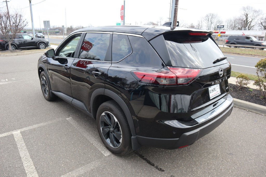 Certified 2025 Nissan Rogue SV AWD/4WD image 9