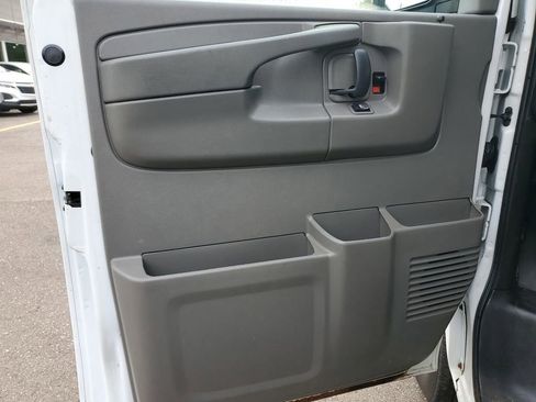 Used 2014 Chevrolet Express 2500 w/ Express Access Plus Package image 12