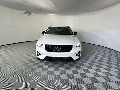 Used 2026 Volvo XC40 B5 Plus AWD/4WD image 3