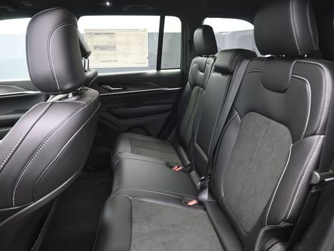 New 2026 Jeep Grand Cherokee Altitude image 23