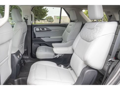 Used 2025 Ford Explorer Platinum w/ Ultimate Package AWD/4WD image 14