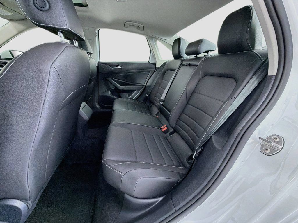 Used 2024 Volkswagen Jetta SE FWD image 22