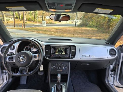 Used 2015 Volkswagen Beetle 1.8T Classic image 5