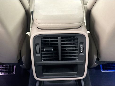 Used 2022 Porsche Taycan image 22